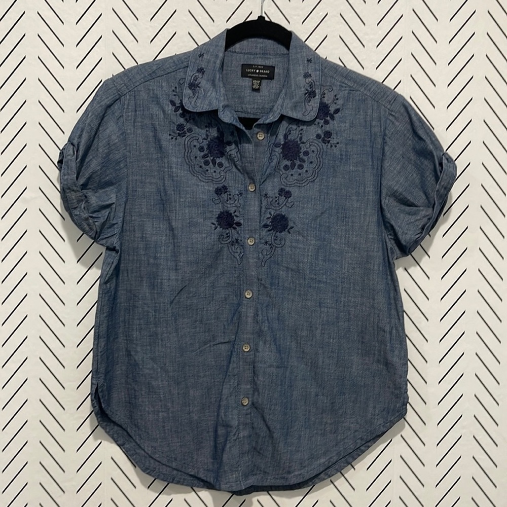 Lucky Brand Embroidered Top, size XS, 100% Cotton.